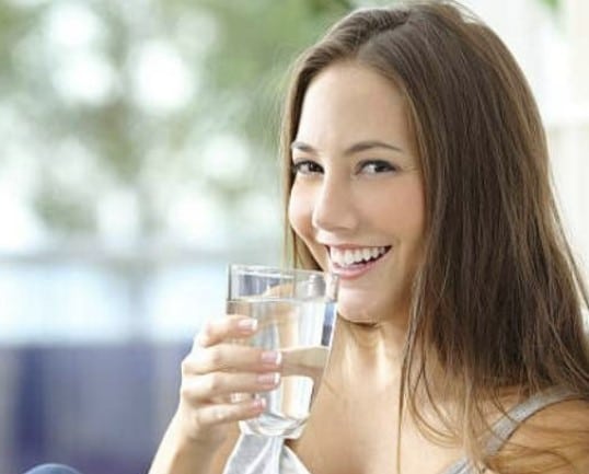 minum air hangat bisa menurunkan